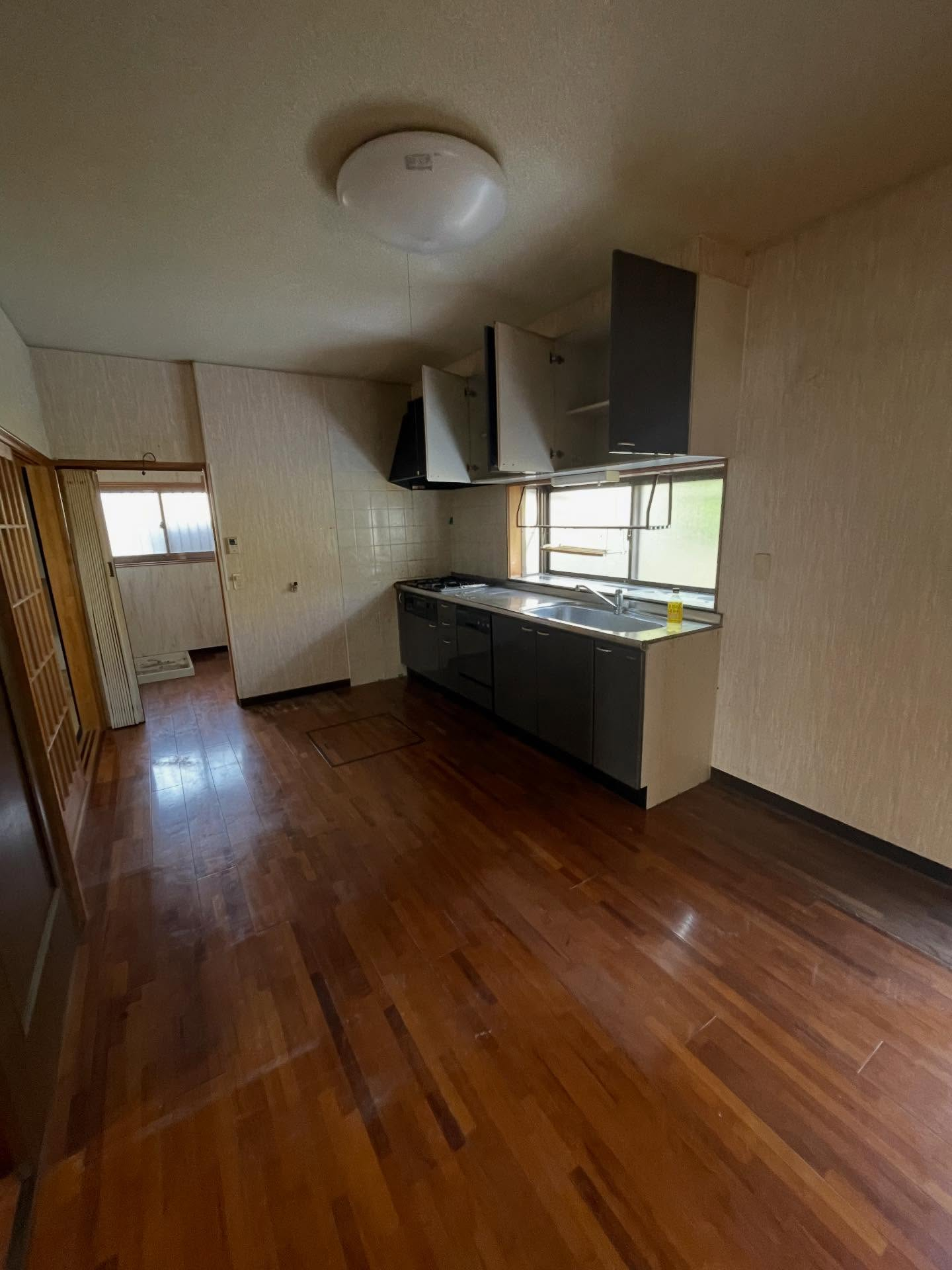 香川県三豊市は、美しい海の景色が広がる場所です。