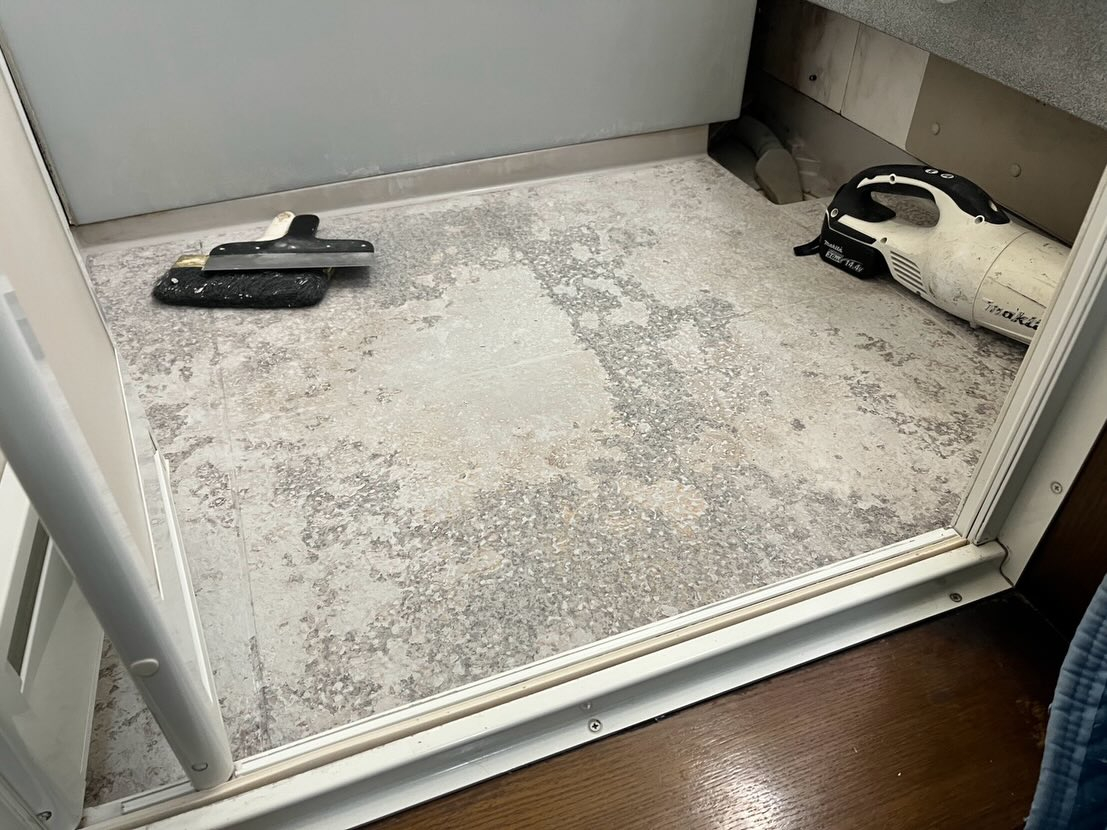 三豊市三野町で、ユニットバスの床張替え工事が行いました！長年...