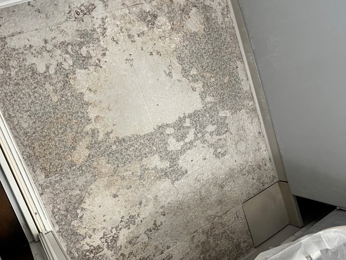 三豊市三野町で、ユニットバスの床張替え工事が行いました！長年...