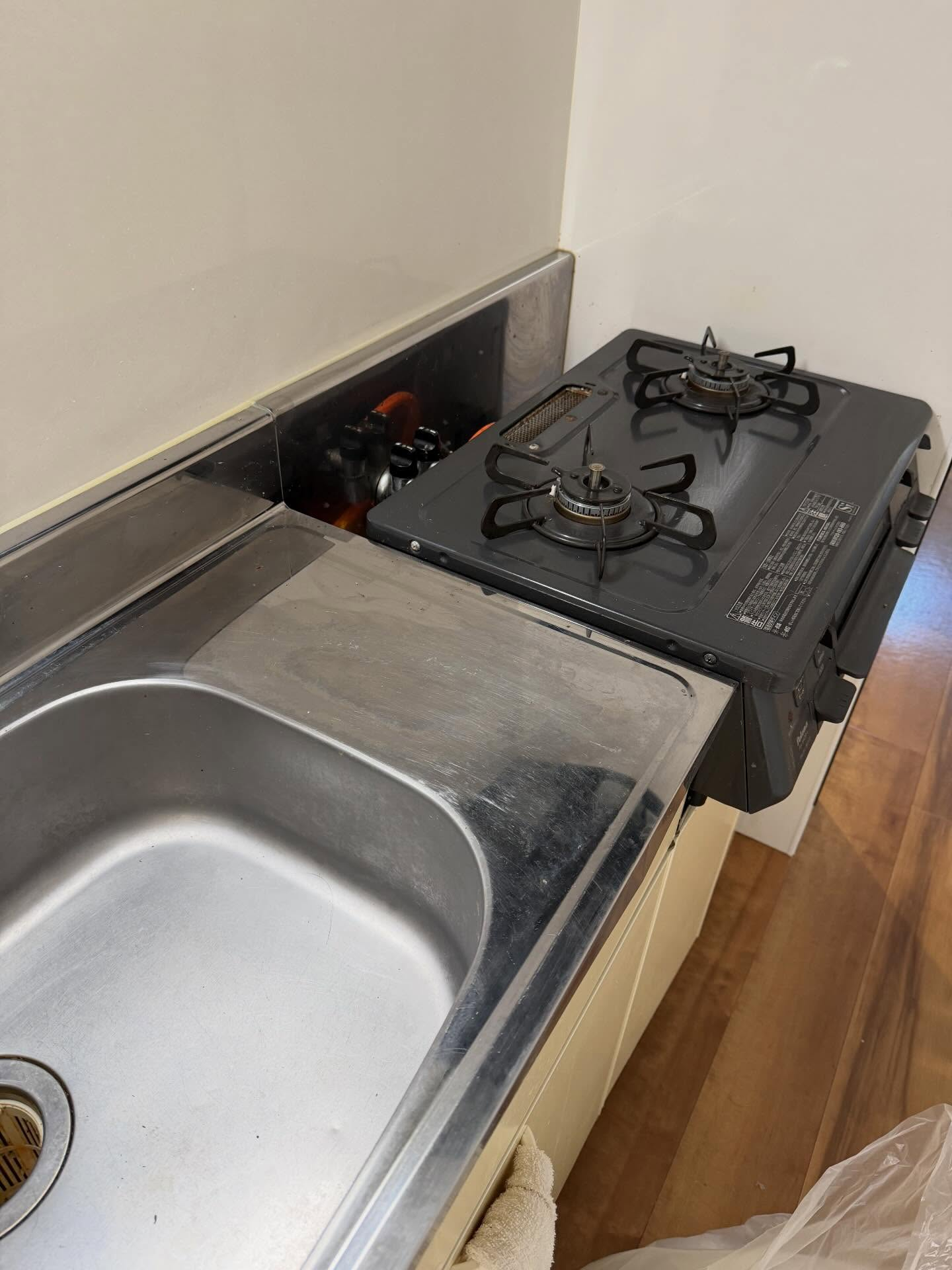 新居浜市での1DKのお部屋の清掃を行いました。